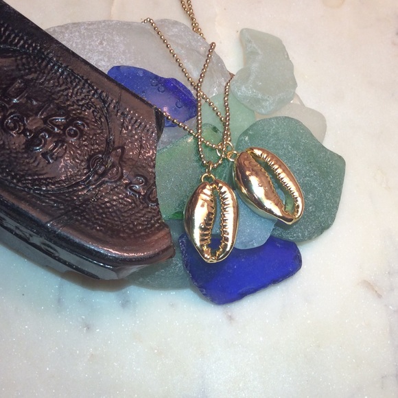 14k Gold-Dipped Genuine Cowrie Shell Necklace - Picture 4 of 6